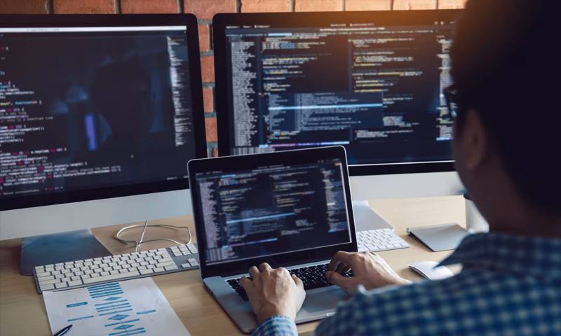 数据科学选型:R与Python如何赋能甘南网站建设?